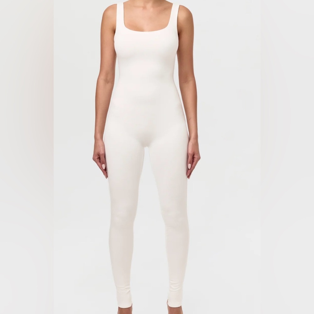 Star Cody Vintage Cotton Blend White Sleeveless Solid Sculpt Tank Jumpsuit.Med
